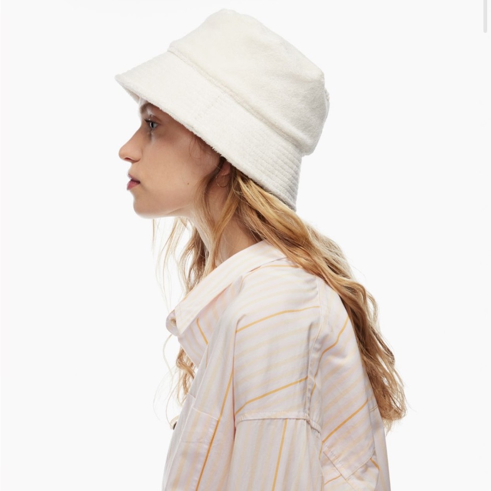 Aritzia Gander Bucket Hat - Picture 4 of 6